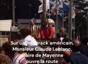 image du film monsieur Claude Leblanc sur un halftrack lors de l'étape de la Voie de la Liberté en juin 1944