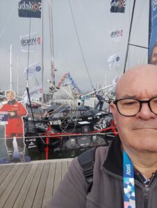 devant l'IMOCA de Maxime SOREL