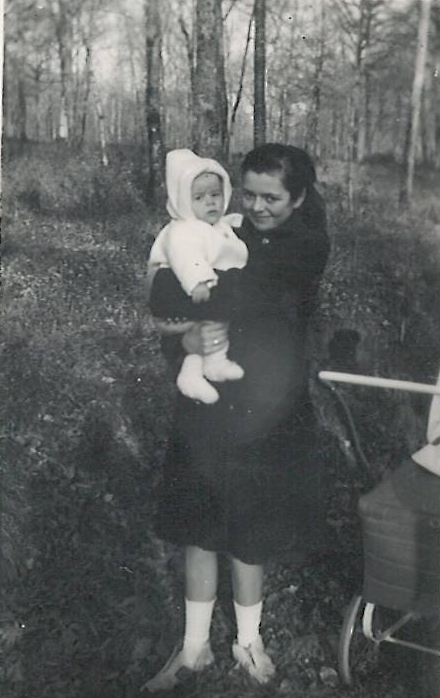 Madeleine Renée Marie-Thrèse Linais (Mado Brousse) et Christain Laigle bébé