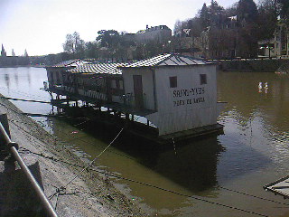 Bateau lavoir le Saint Yves en mars 2009 à Laval